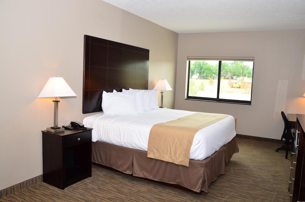 Qube Hotel - Polk City Room photo